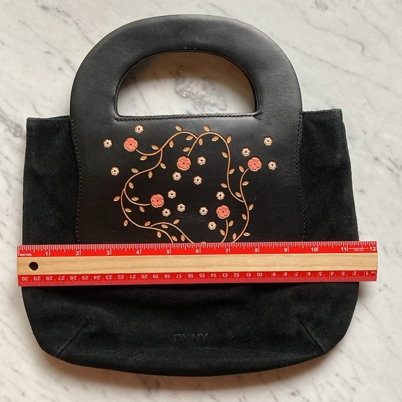 Vintage DKNY Black Suede Purse With Embossed Floral Handles - Picture 11 of 12